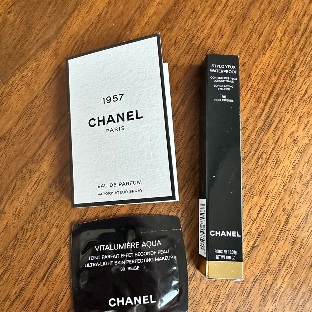 CHANEL Stylo Yeux Eyeliner & Sample Lot Fragrance Spray, Vitalumière Aqua Sample